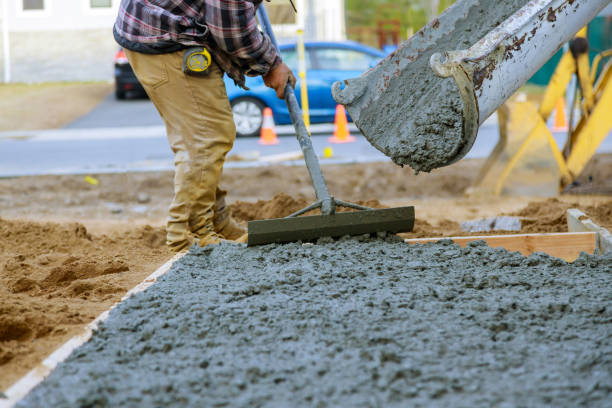Best Commercial Concrete Services in Elkader, IA